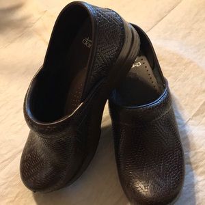Dansko Women’s Brown Leather Clogs Size US6/Eur37